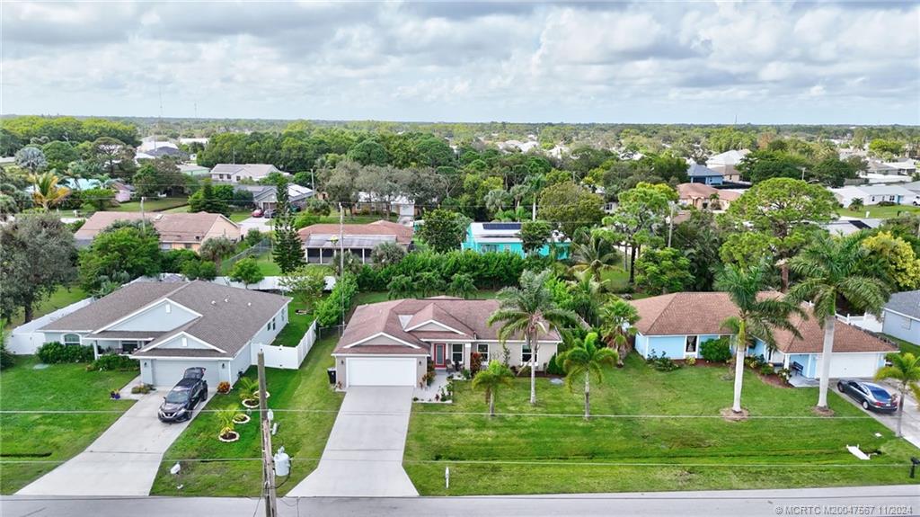 2032 SE South Buttonwood Drive