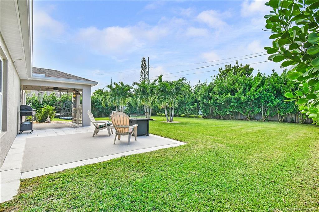 2032 SE South Buttonwood Drive