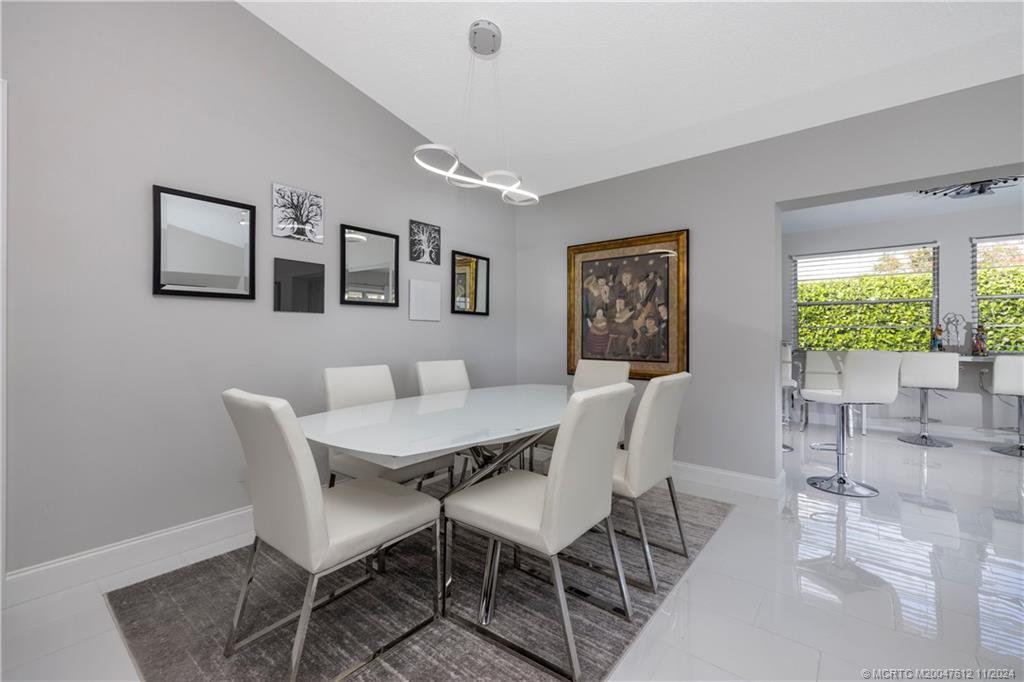 211 Wandering Trail