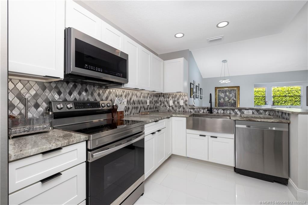 211 Wandering Trail