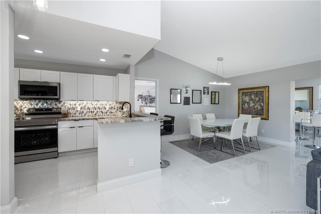 211 Wandering Trail