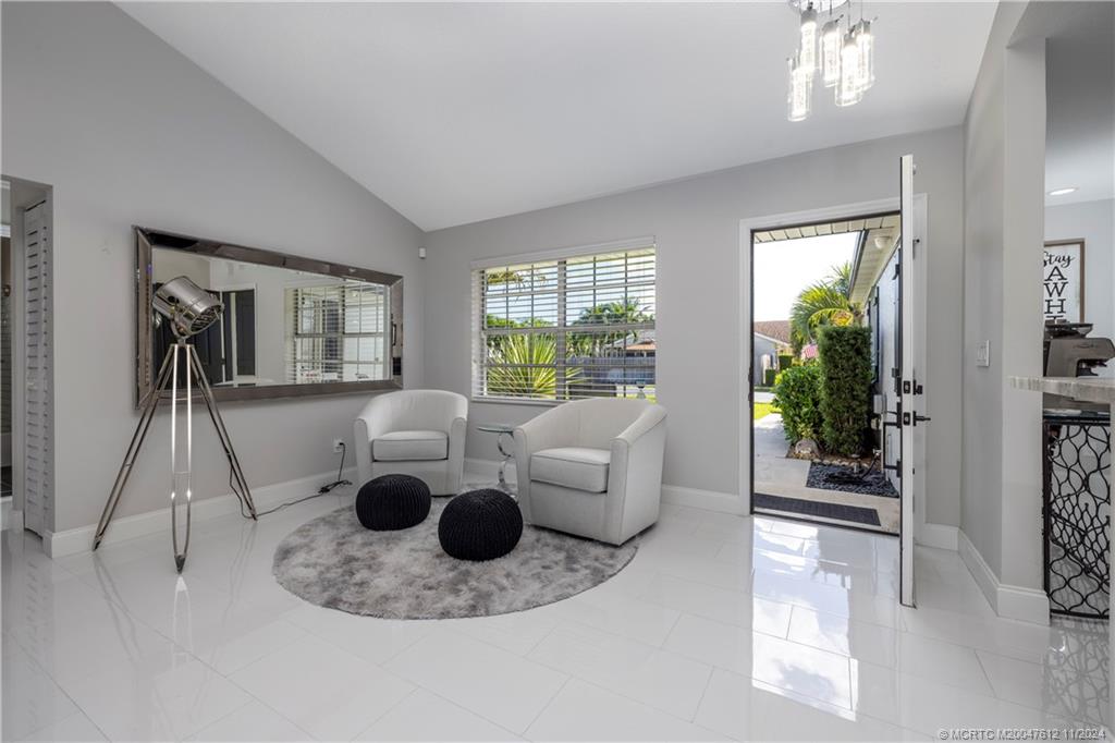 211 Wandering Trail