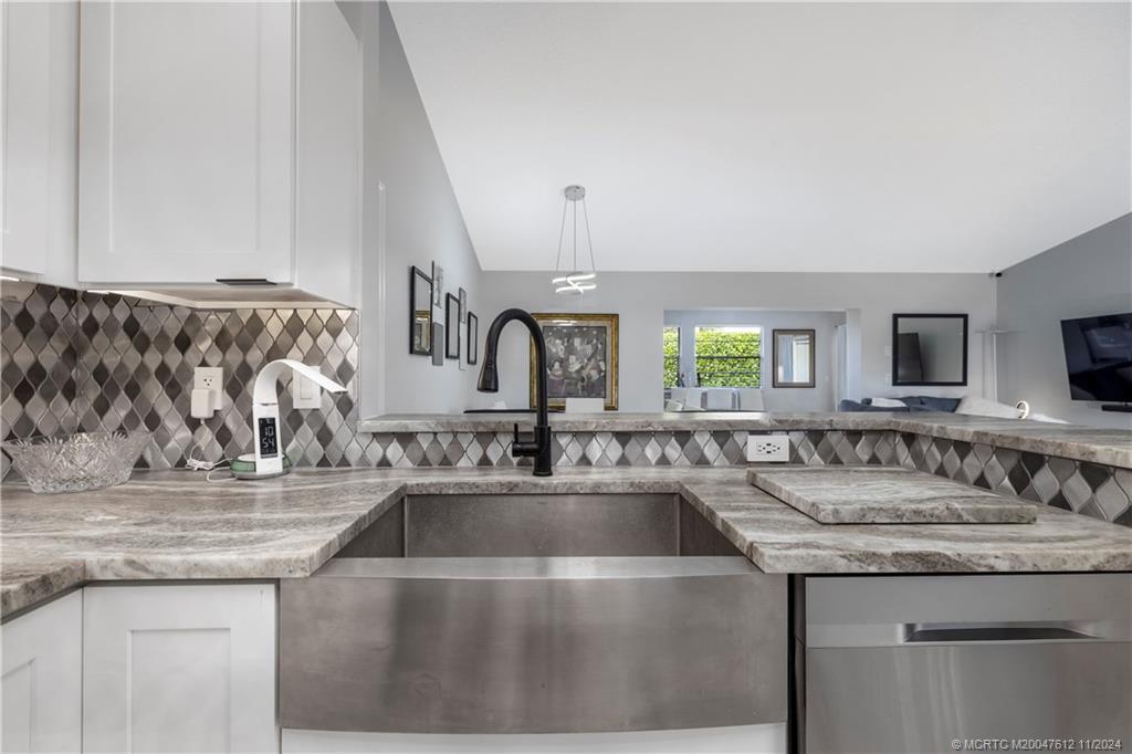 211 Wandering Trail