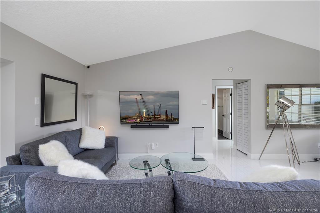 211 Wandering Trail