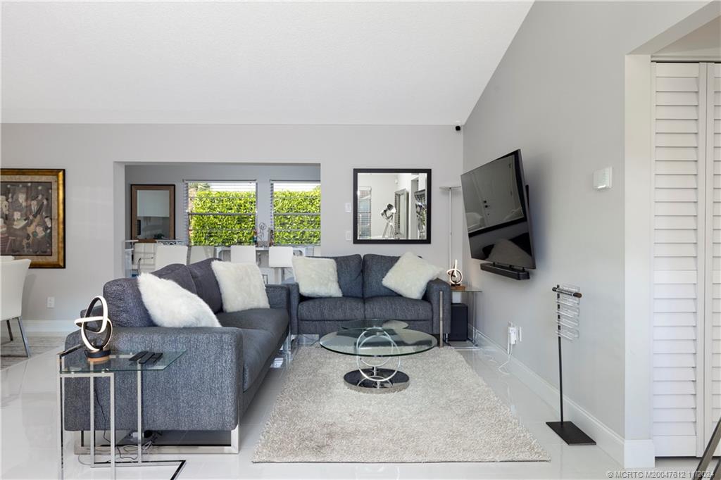 211 Wandering Trail