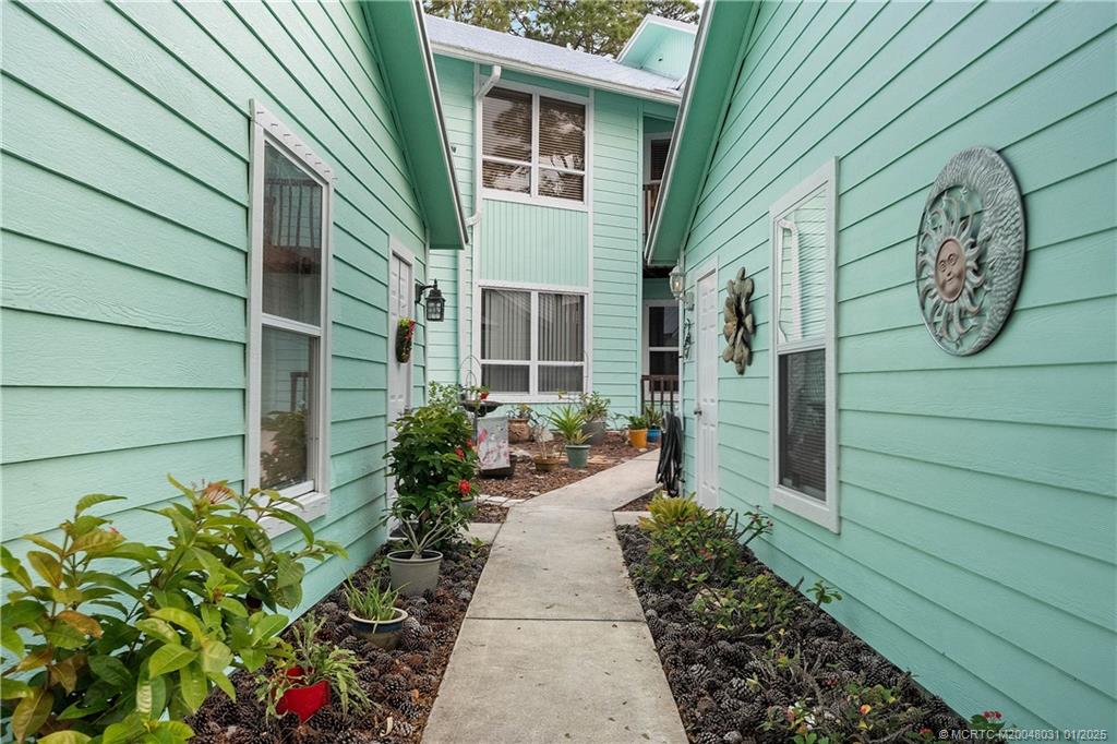 1815 SE Hideaway Circle