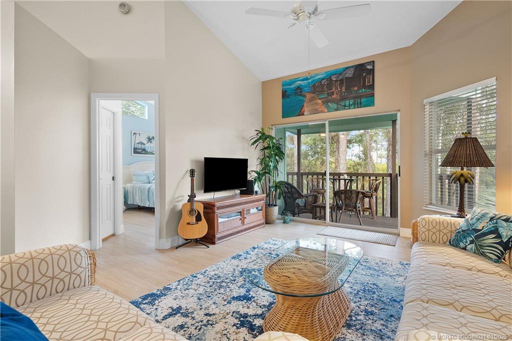 1815 SE Hideaway Circle
