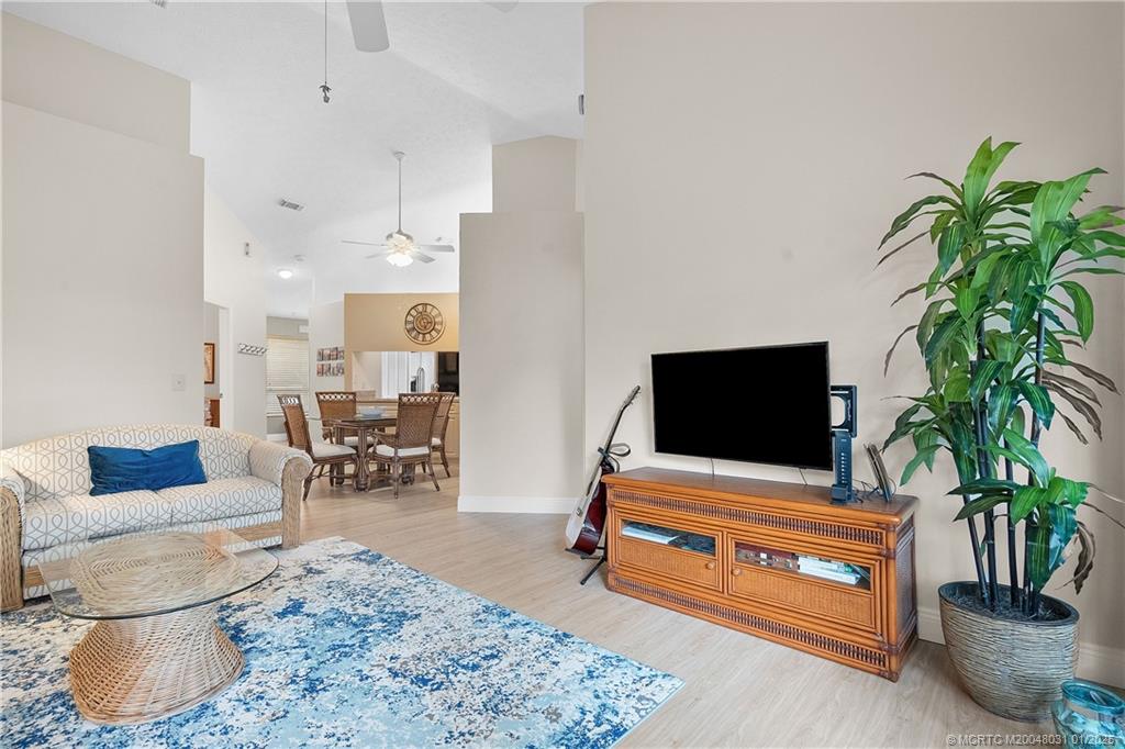 1815 SE Hideaway Circle