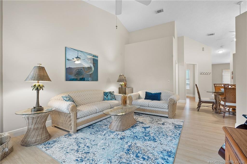 1815 SE Hideaway Circle