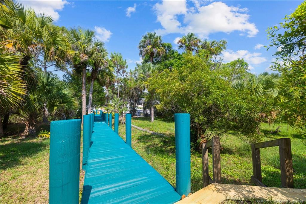 275 SW Lost River Road