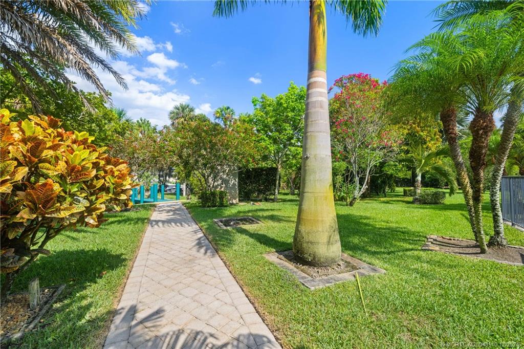 275 SW Lost River Road