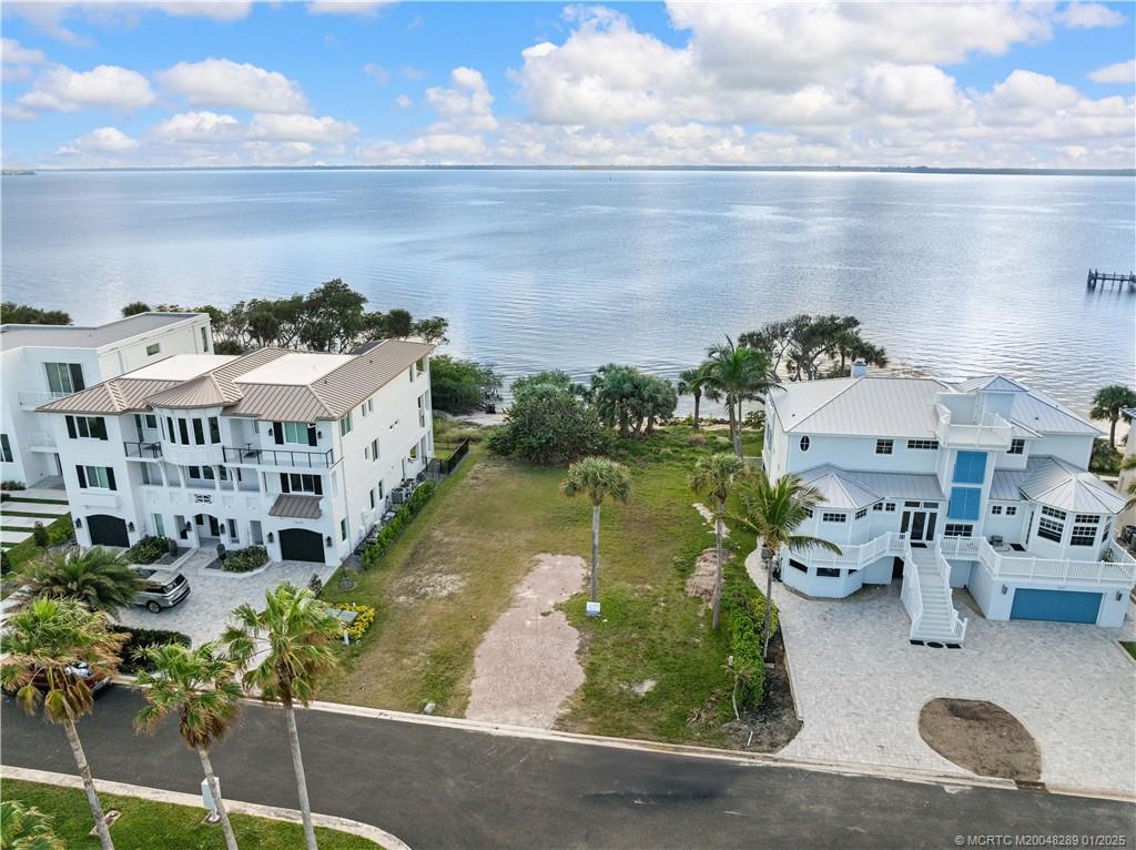 7671 Pelican Pointe Drive