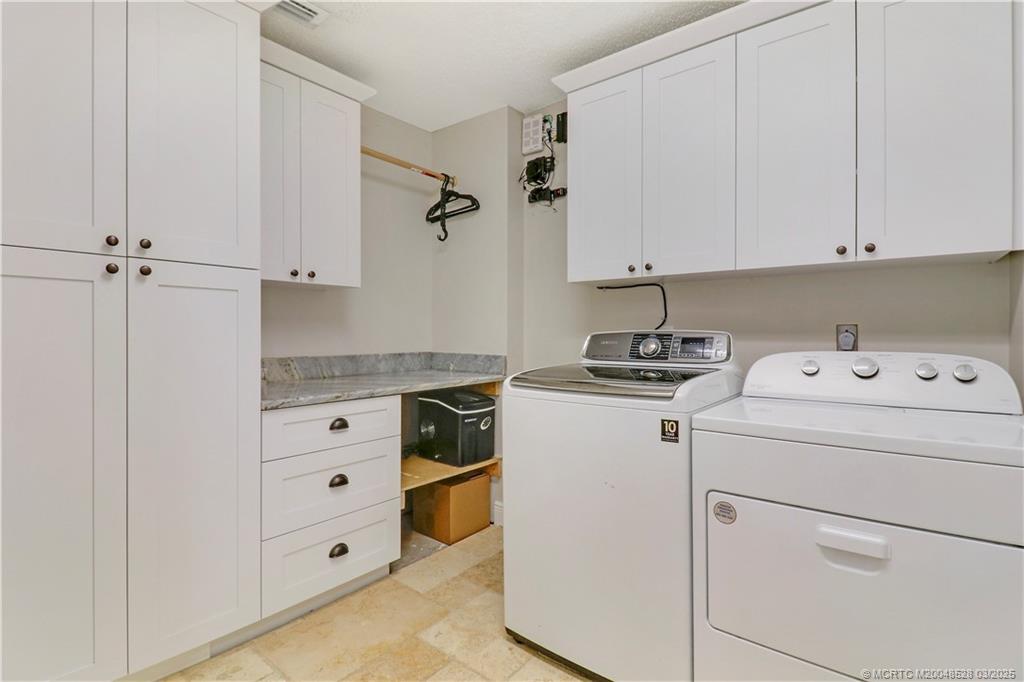 5266 SW Leeward Lane