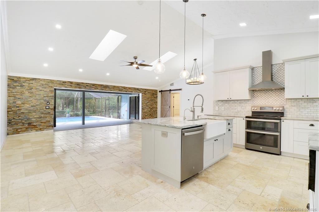 5266 SW Leeward Lane