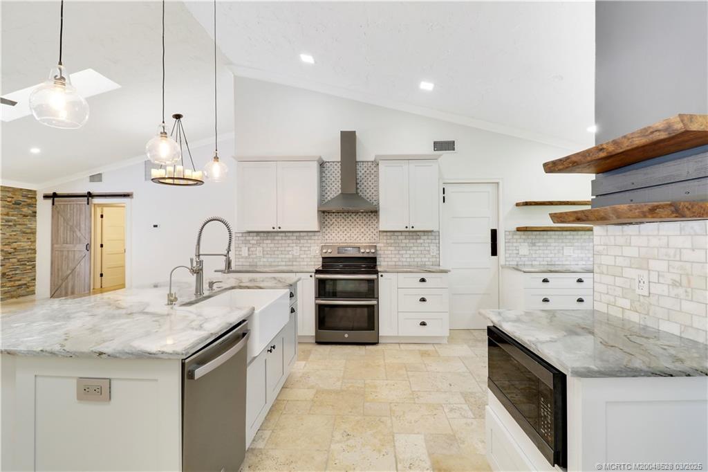 5266 SW Leeward Lane