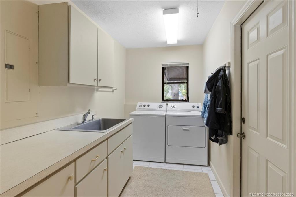 627 NE Silver Oak Terrace