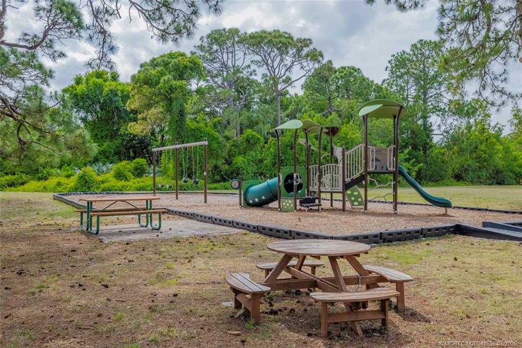 627 NE Silver Oak Terrace