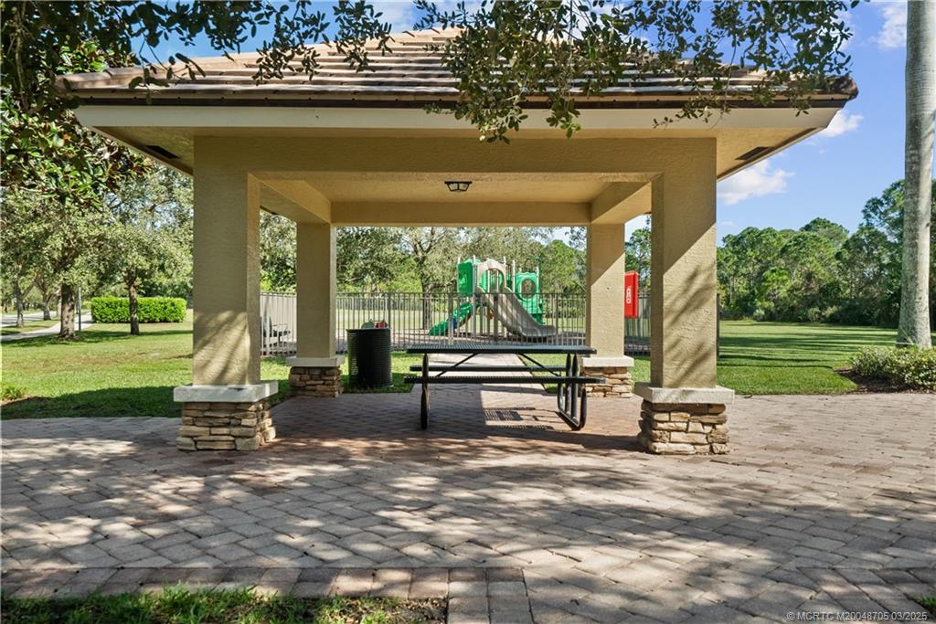 988 SW Sea Green Street