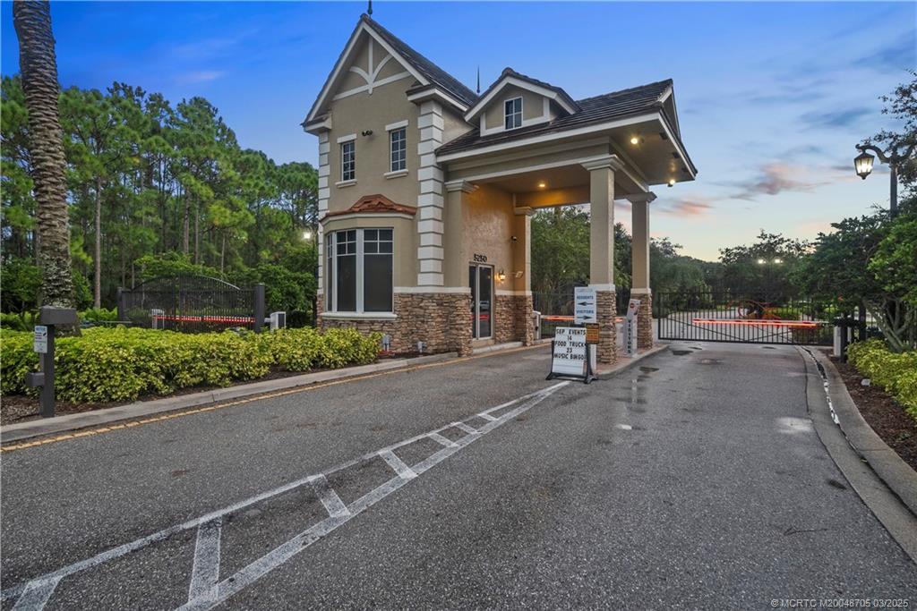 988 SW Sea Green Street