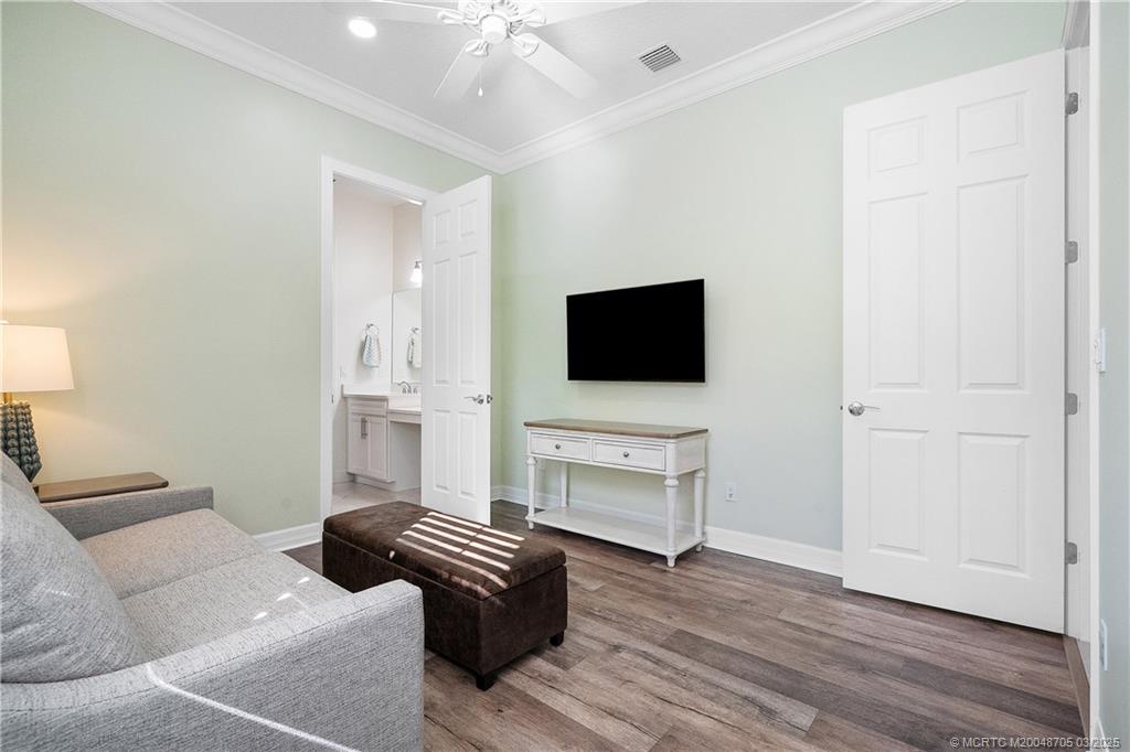 988 SW Sea Green Street