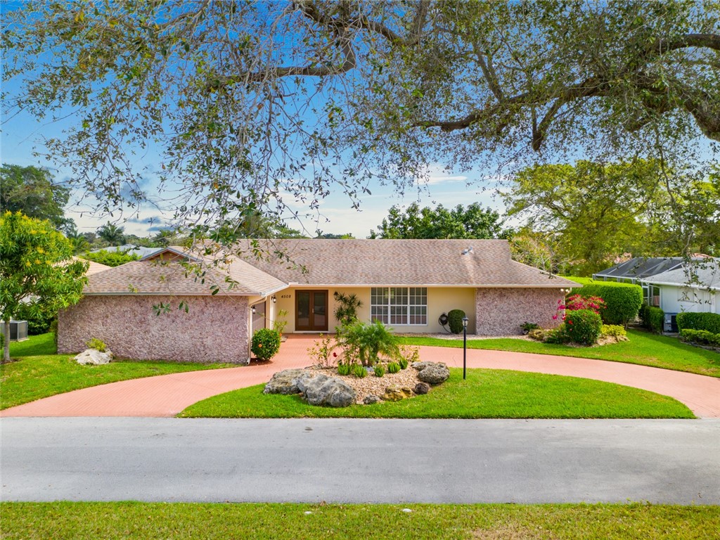 906 Munjack Circle