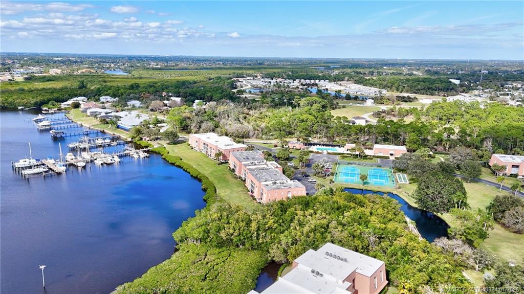 3100 SE Pruitt Road B101