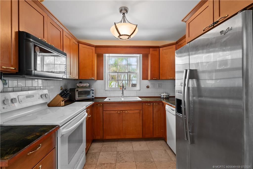 4805 SE Manatee Terrace