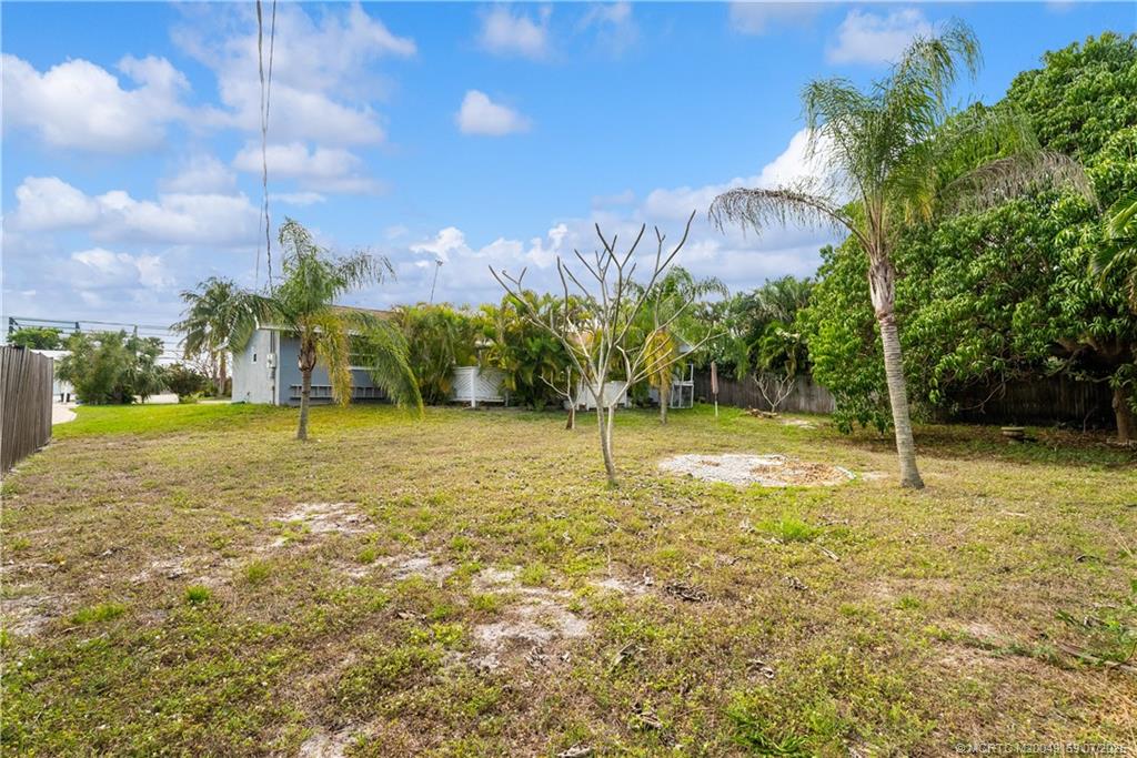 4805 SE Manatee Terrace