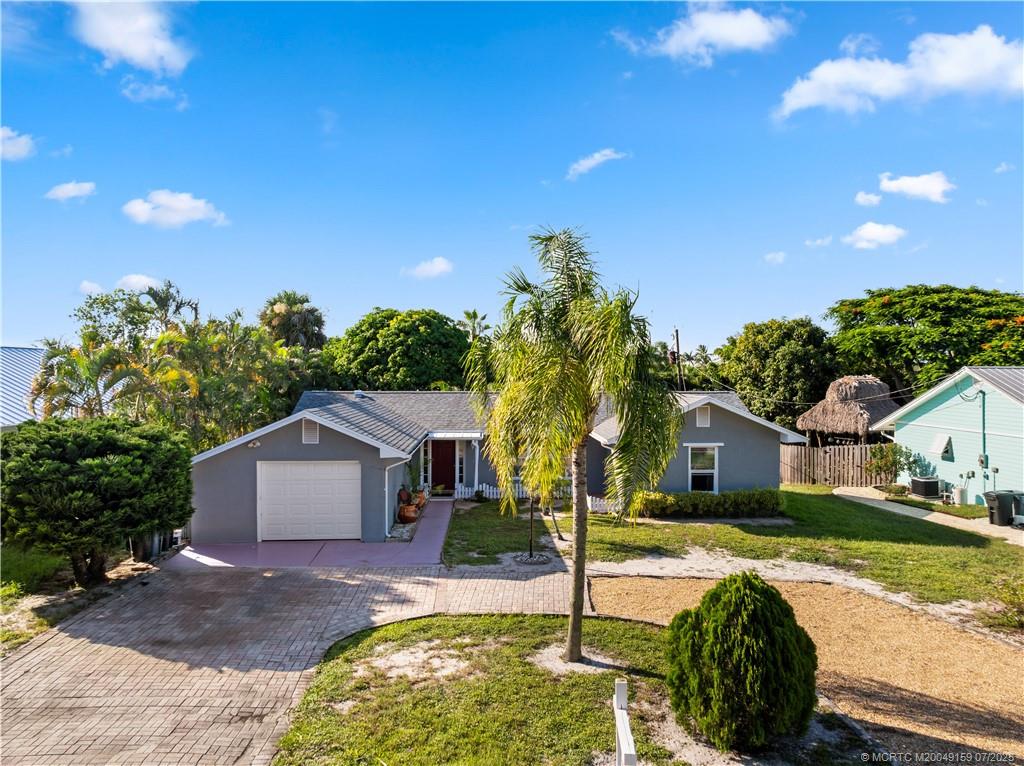 4805 SE Manatee Terrace