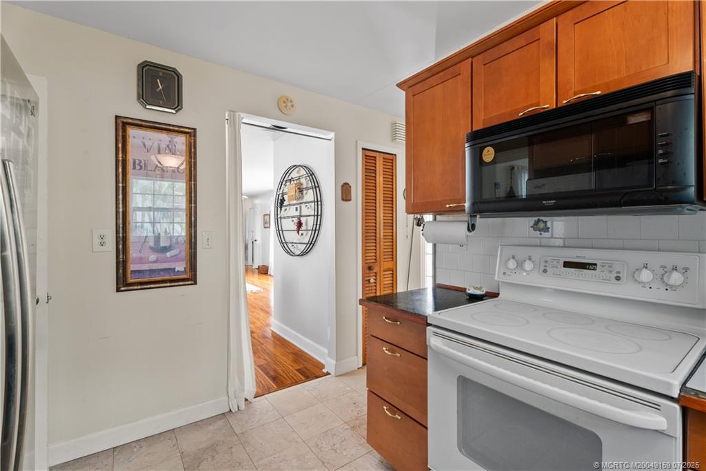 4805 SE Manatee Terrace