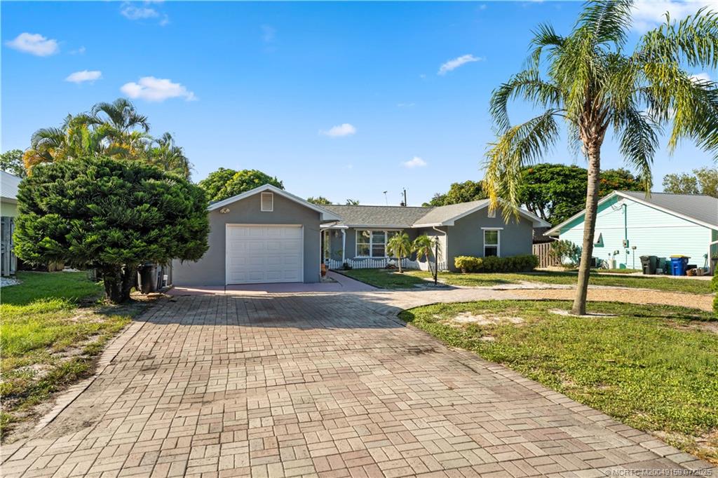 4805 SE Manatee Terrace