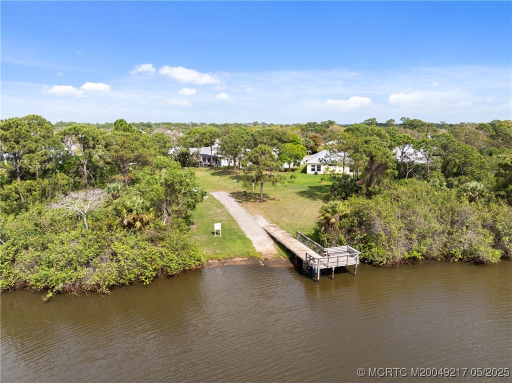 446 NE Little Mullet Ct