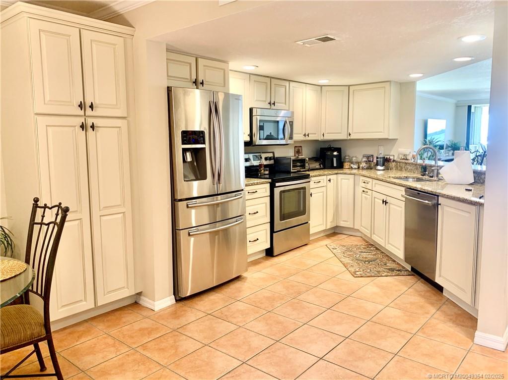 625 NW North River Drive 401