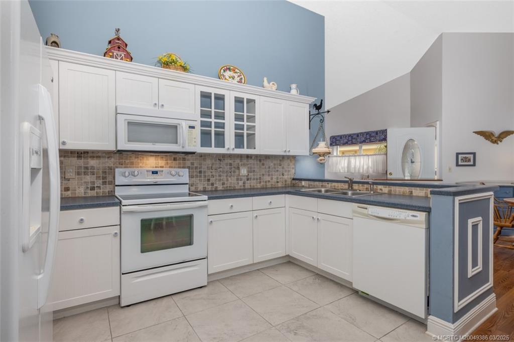 3759 SW Whispering Sound Drive