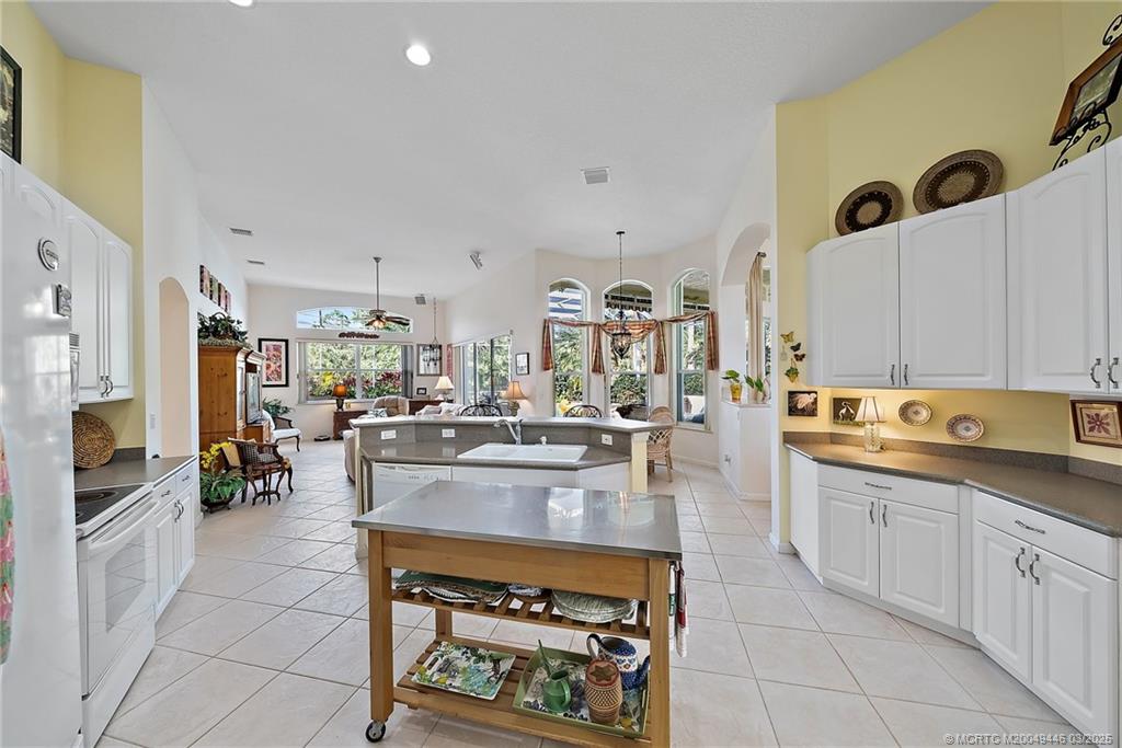 2213 SE Montrose Lane