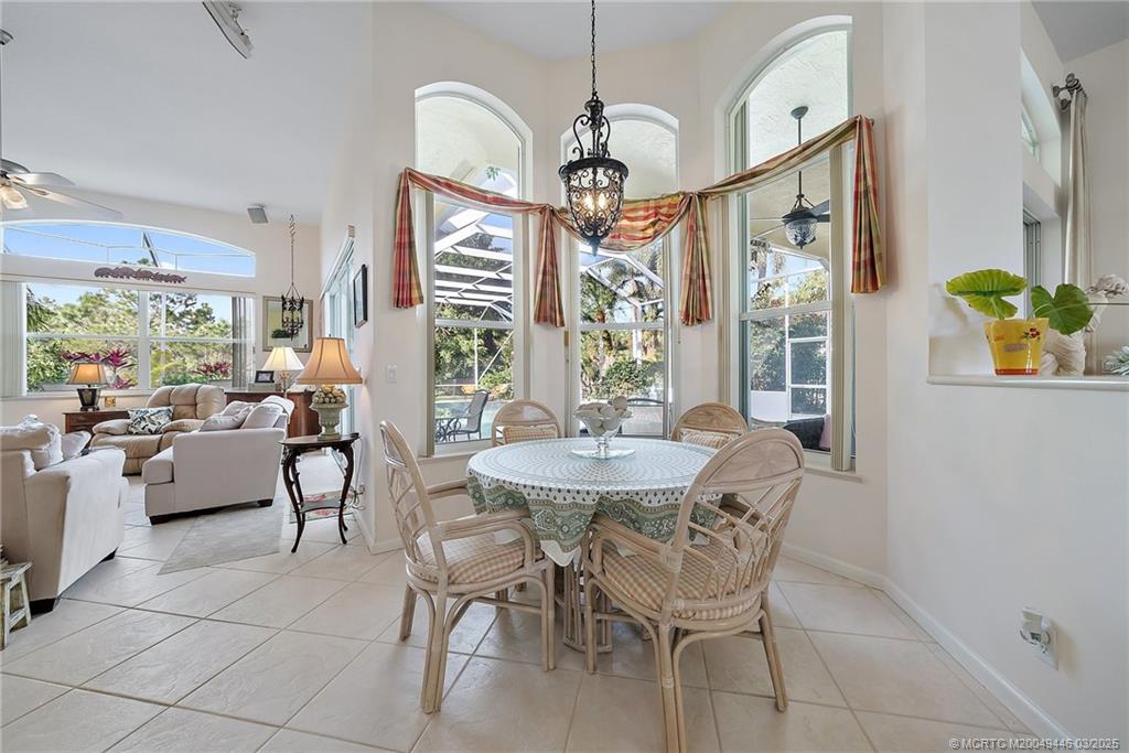 2213 SE Montrose Lane