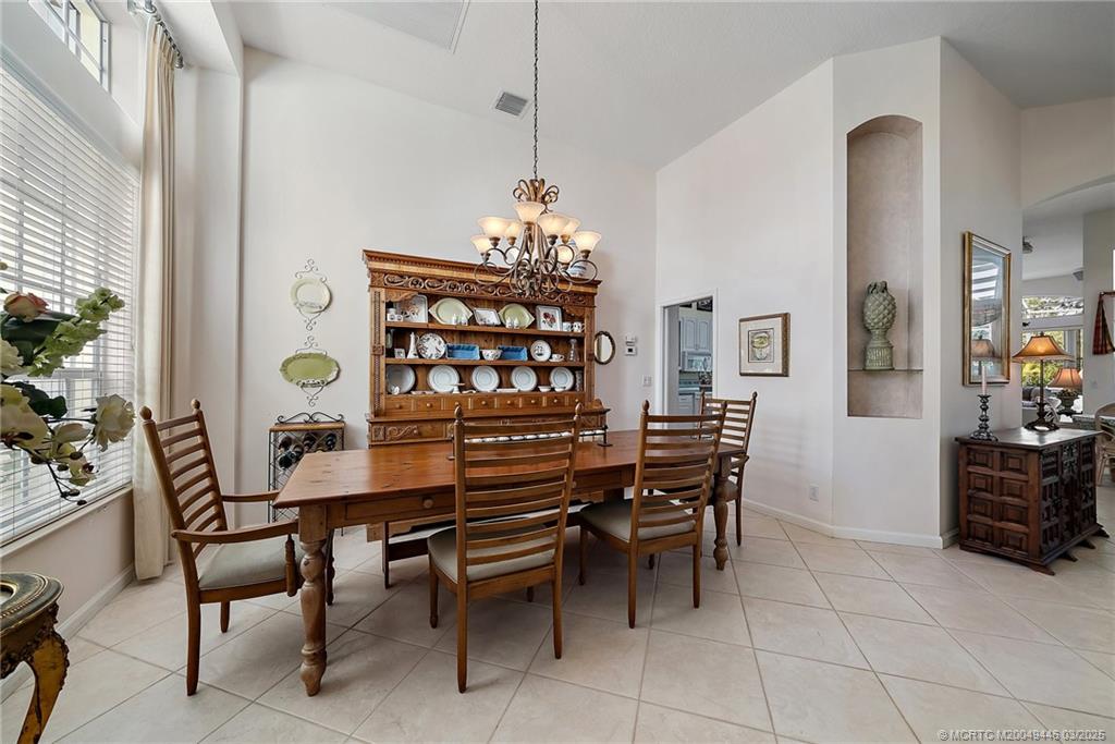 2213 SE Montrose Lane