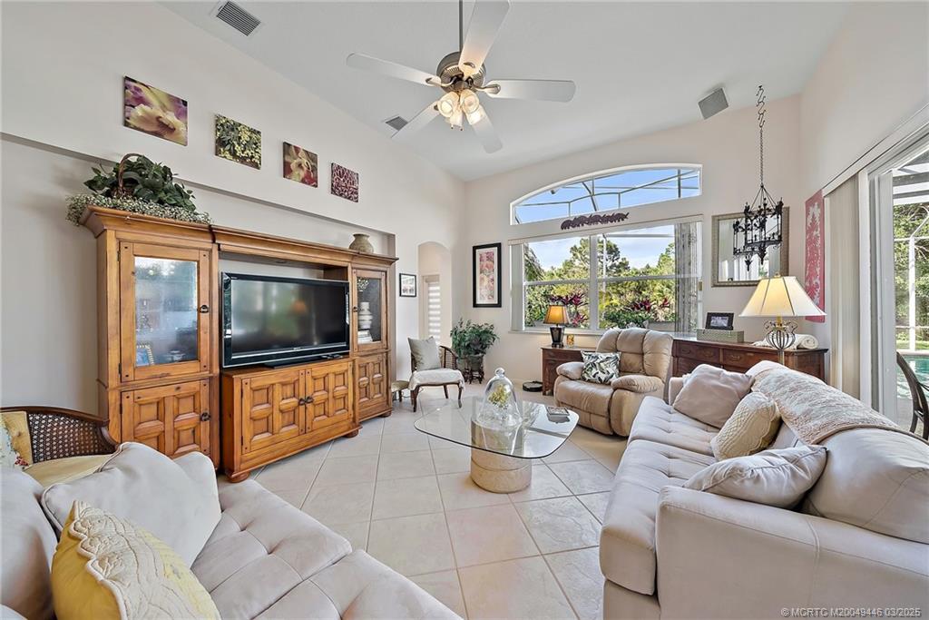 2213 SE Montrose Lane