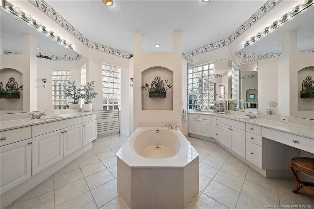 2213 SE Montrose Lane