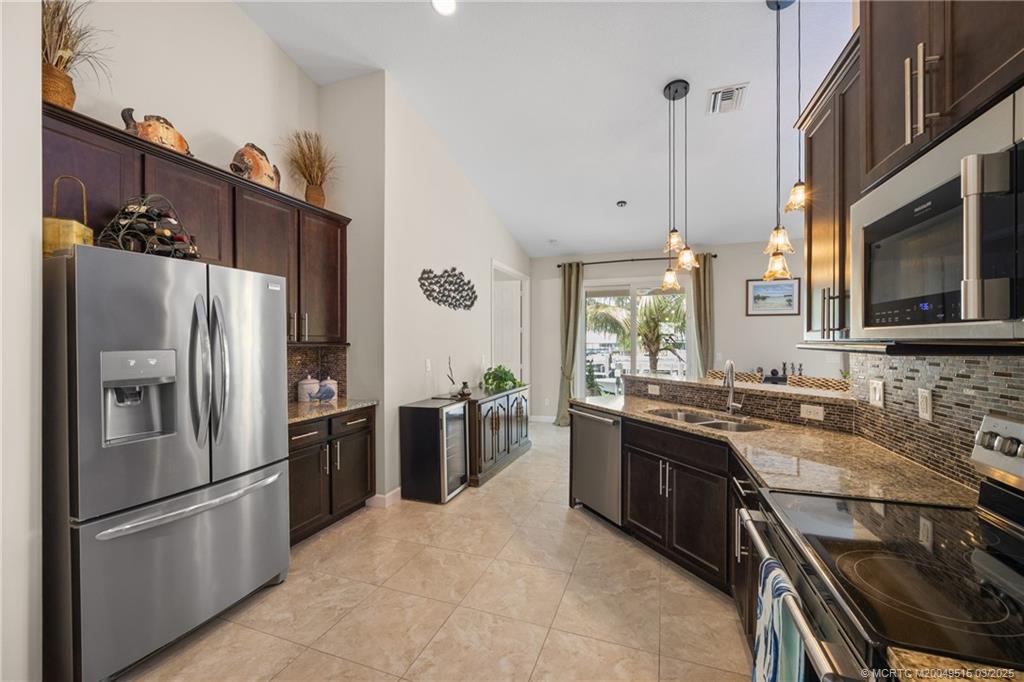 1252 SW Seahawk Way