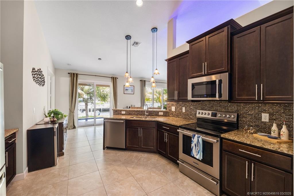 1252 SW Seahawk Way