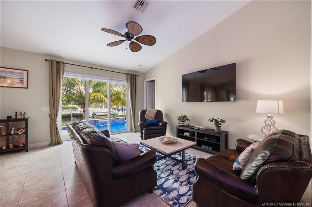 1252 SW Seahawk Way