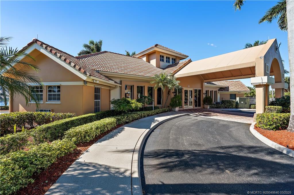 1100 Lakeshore Drive