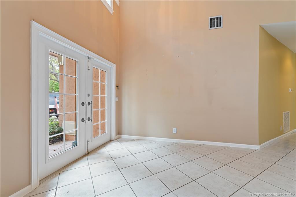 1100 Lakeshore Drive