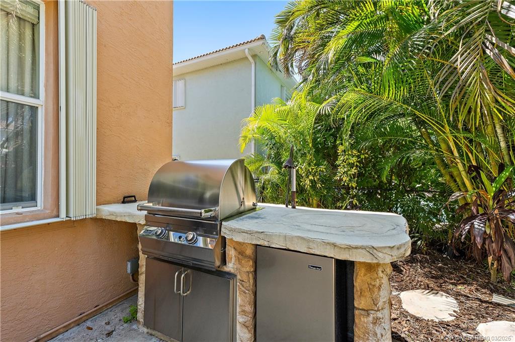 1100 Lakeshore Drive