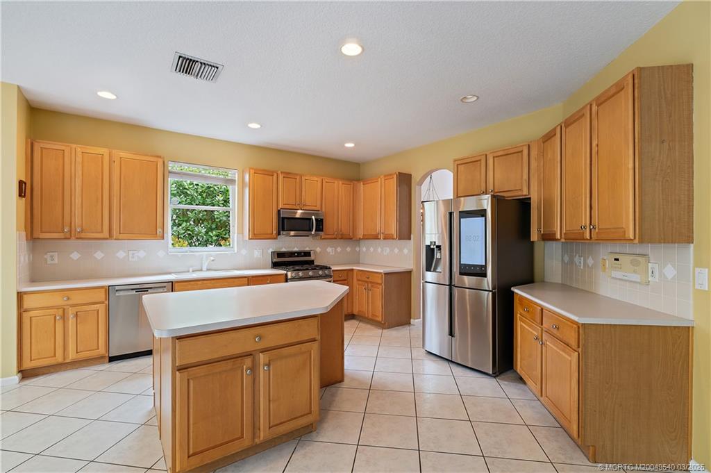 1100 Lakeshore Drive