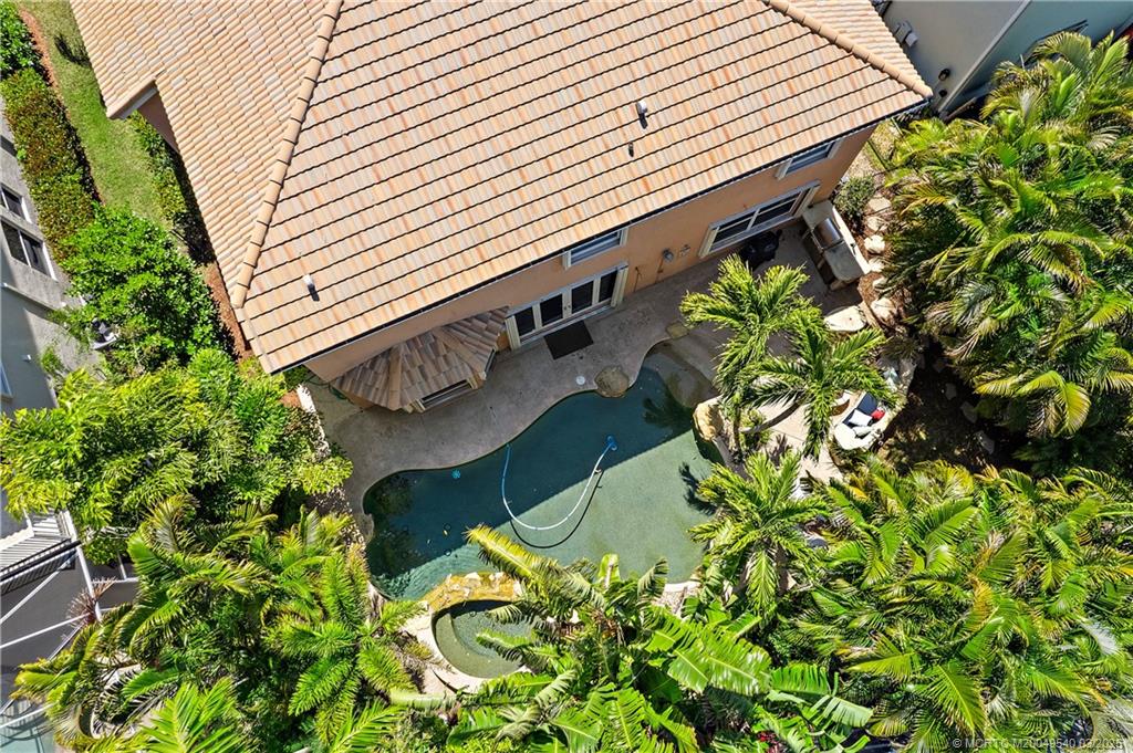 1100 Lakeshore Drive