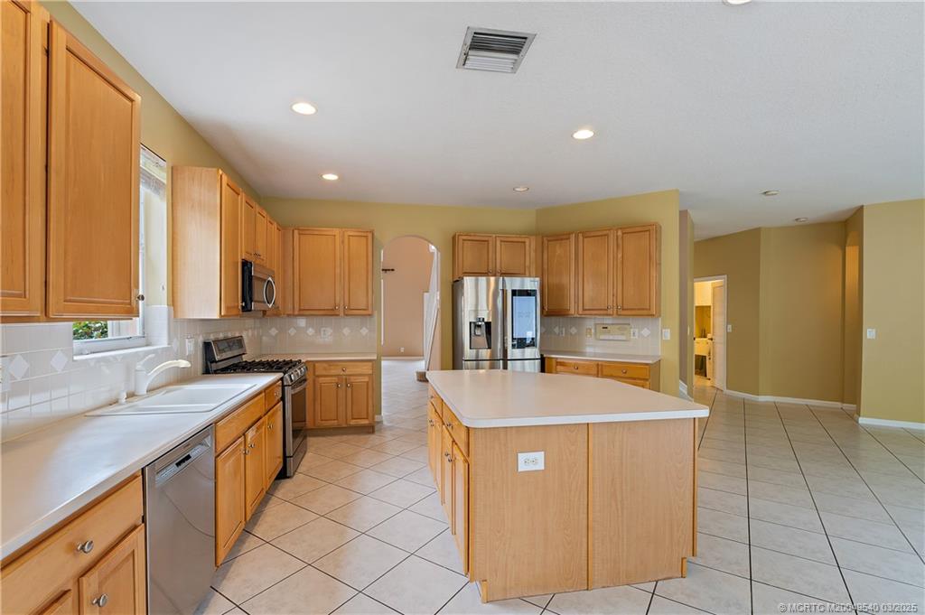 1100 Lakeshore Drive