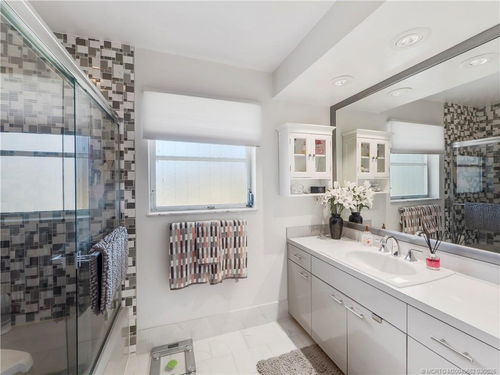 853 NW Spruce Ridge Drive