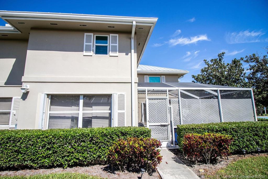 2837 SW Lakemont Place